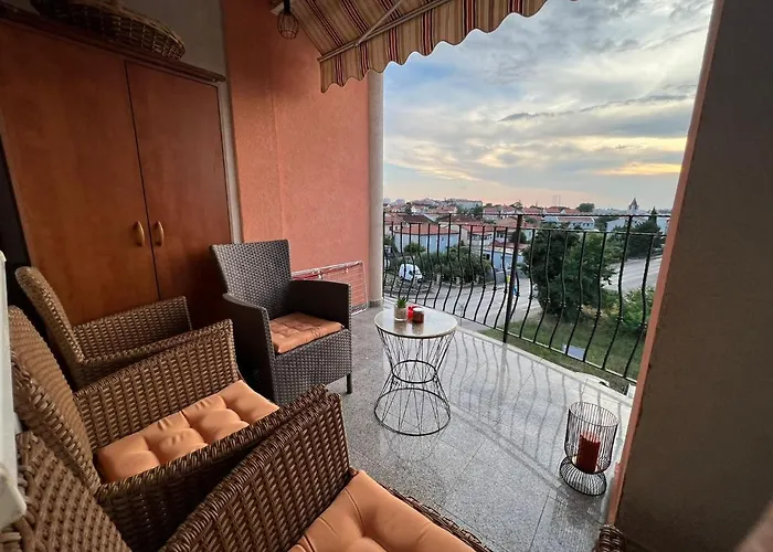 Lungo Mare Apartment With Terrace