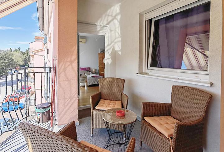 Lungo Mare With Terrace Apartment